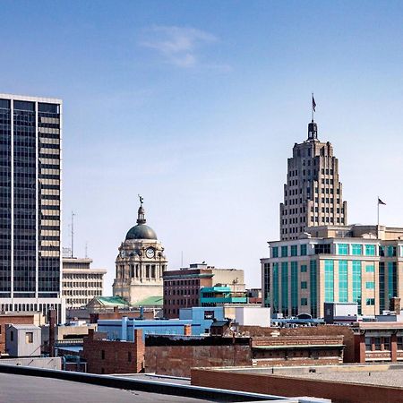 Courtyard Fort Wayne Downtown At Grand Wayne Convention Center Bagian luar foto