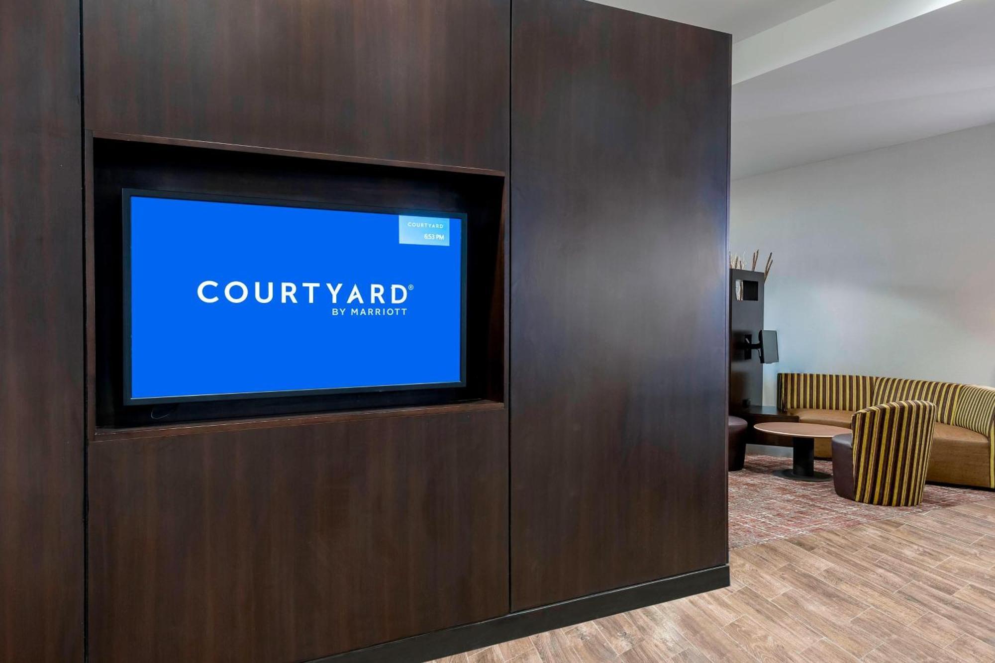 Courtyard Fort Wayne Downtown At Grand Wayne Convention Center Bagian luar foto