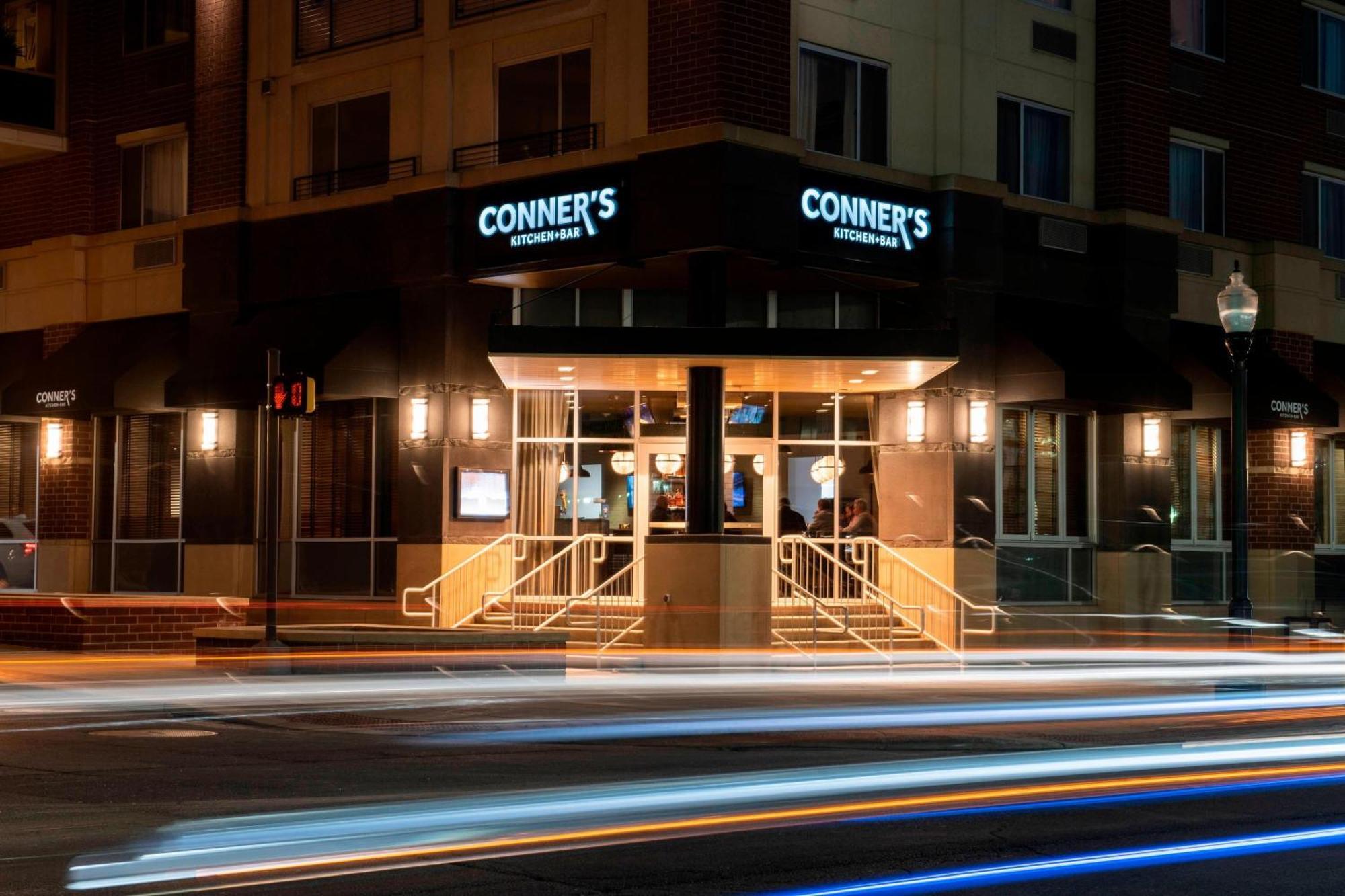Courtyard Fort Wayne Downtown At Grand Wayne Convention Center Bagian luar foto