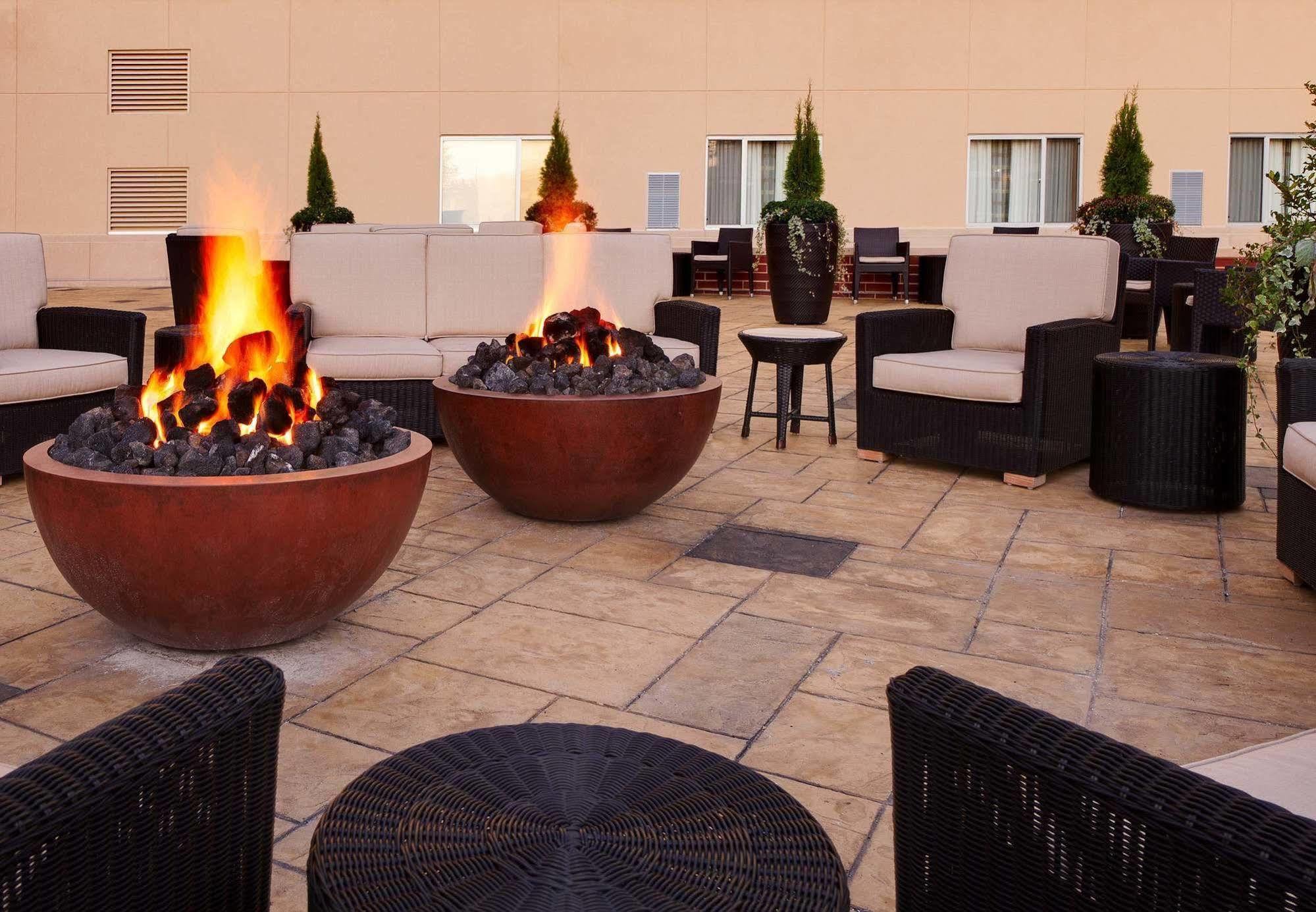 Courtyard Fort Wayne Downtown At Grand Wayne Convention Center Bagian luar foto