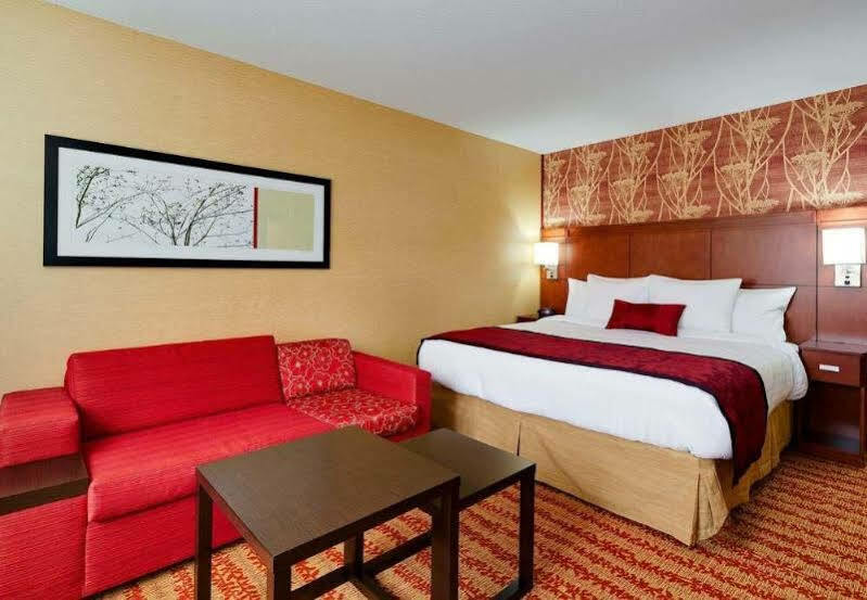 Courtyard Fort Wayne Downtown At Grand Wayne Convention Center Bagian luar foto