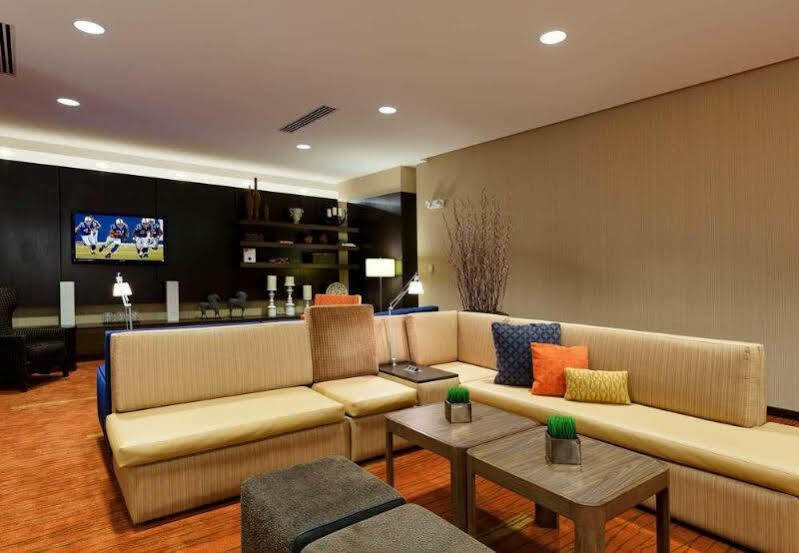 Courtyard Fort Wayne Downtown At Grand Wayne Convention Center Bagian luar foto